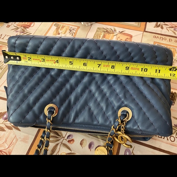 Like new! Vintage Chanel Navy chevron - Picture 8 of 16
